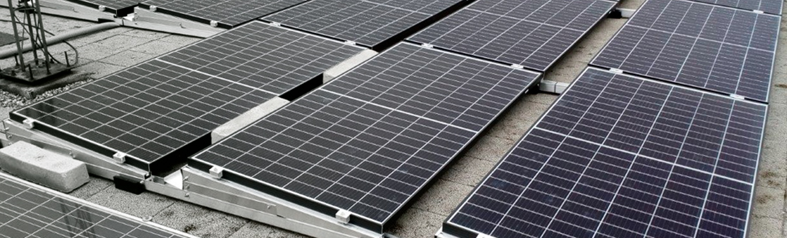 placas solares en un edificio de Donostia