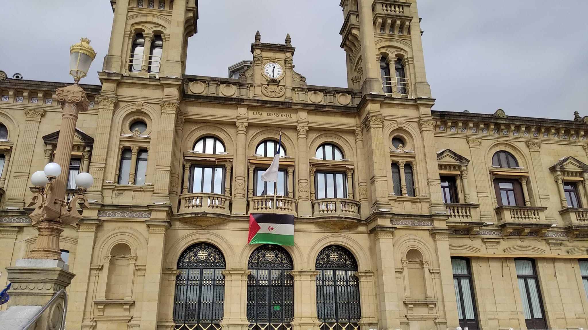 Declaración institucional y colocación de bandera. República Árabe Saharaui Democrática.(RASD) 2021 img