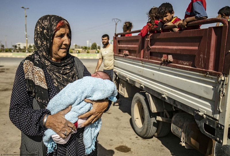 'COVID-19 pandemiari UNICEFek Siriako eremu ahulenetan emandako ...' irudia