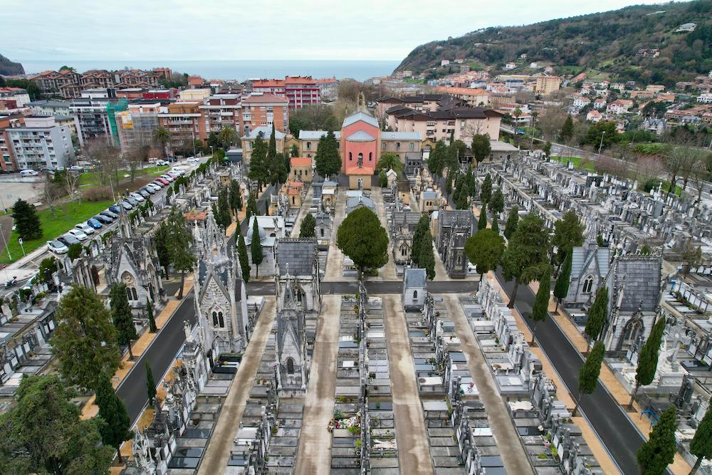 Lurperatzailea - Sepulturero/a