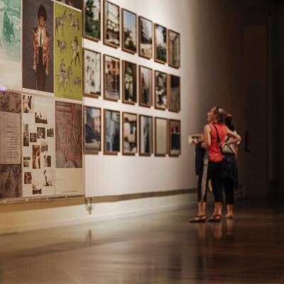 Bisita solasaldia: 'Standing Here Wondering Which Way to Go'