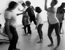 Taller familiar | Kameleoiak gara! 'Familientzako dantza lantegia'