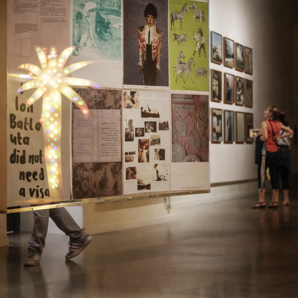 Bisita solasaldia: 'Standing here wondering which way to go'