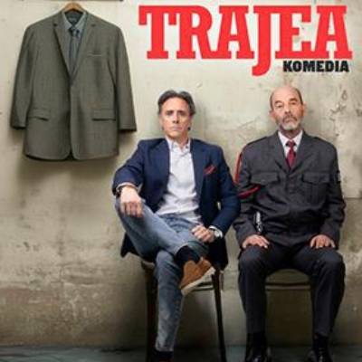 Antzerkia: 'Trajea' ekintzaren ikonoa