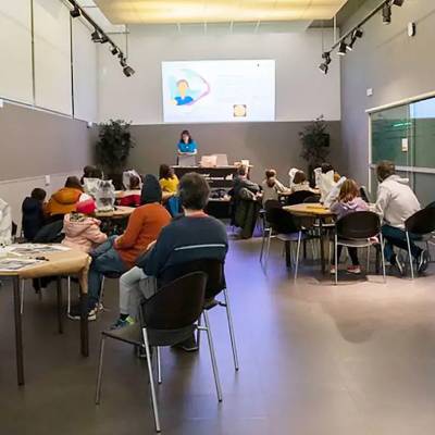 Emakumeak Zientzian - Familientzako tailerra: 'Zientziaren izarrak'