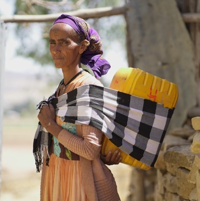 'Buna: Isiltasun osteko ahotsak'