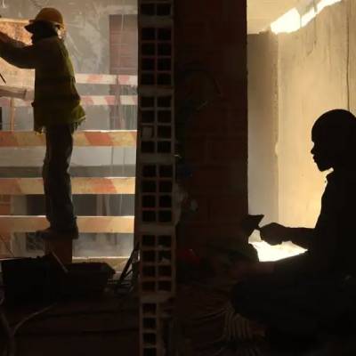 Turistak eta auzotarrak: norena da gure hiria?: 'A morte de uma cidade'