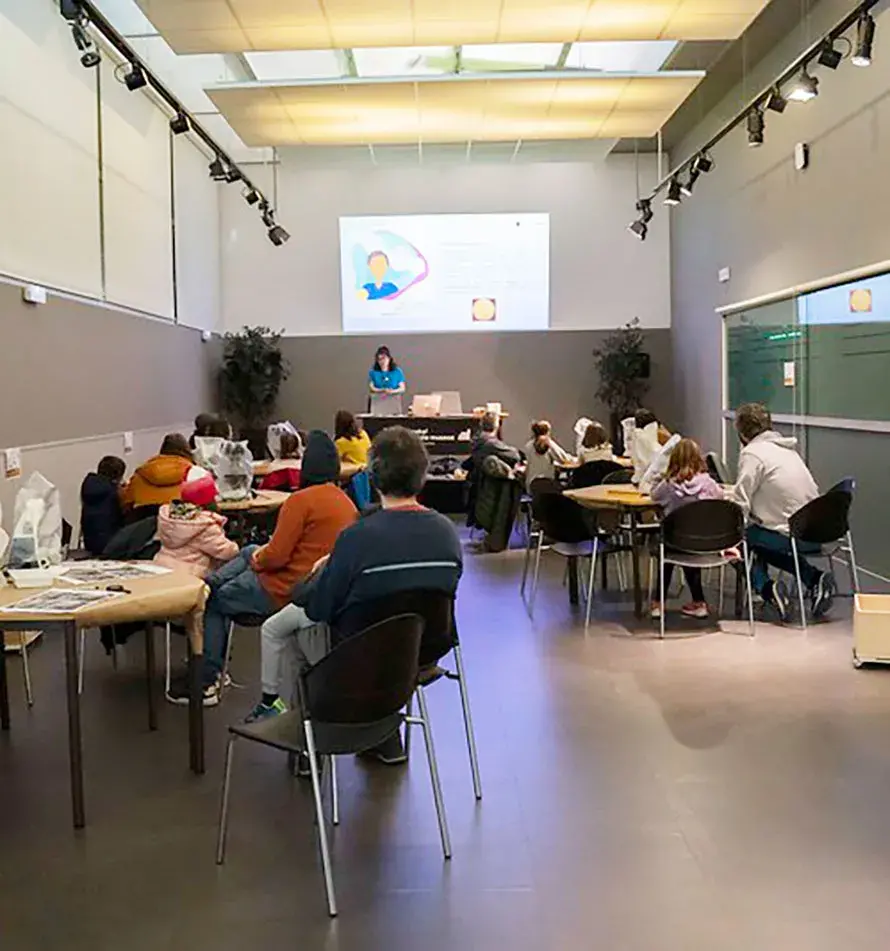 Emakumeak Zientzian - Familientzako tailerra: 'Zientziaren izarrak'