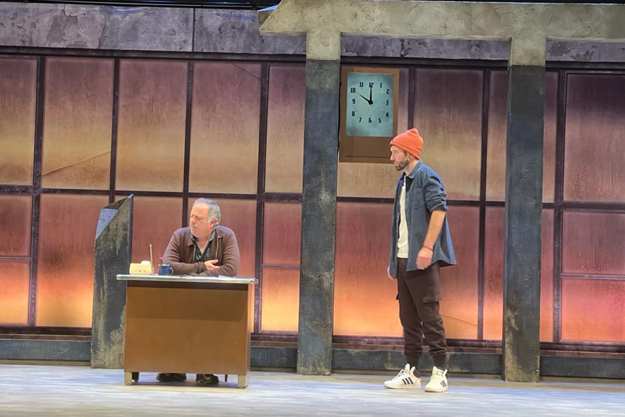 Antzerkia: 'Almazenean'