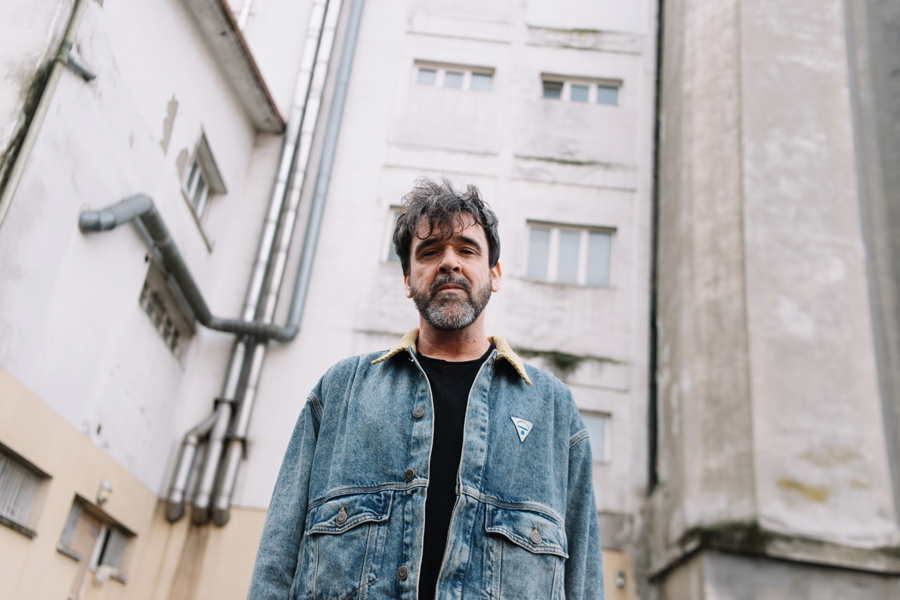 Kontzertua: Gorka Urbizu 'Bira amaiera bat, besterik ez' ekintzaren ikonoa