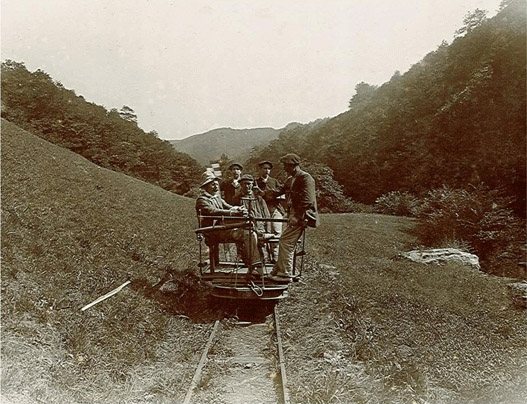 Trabajadores hacia el año 1903 en la actual ubicación del embalse de Enobieta