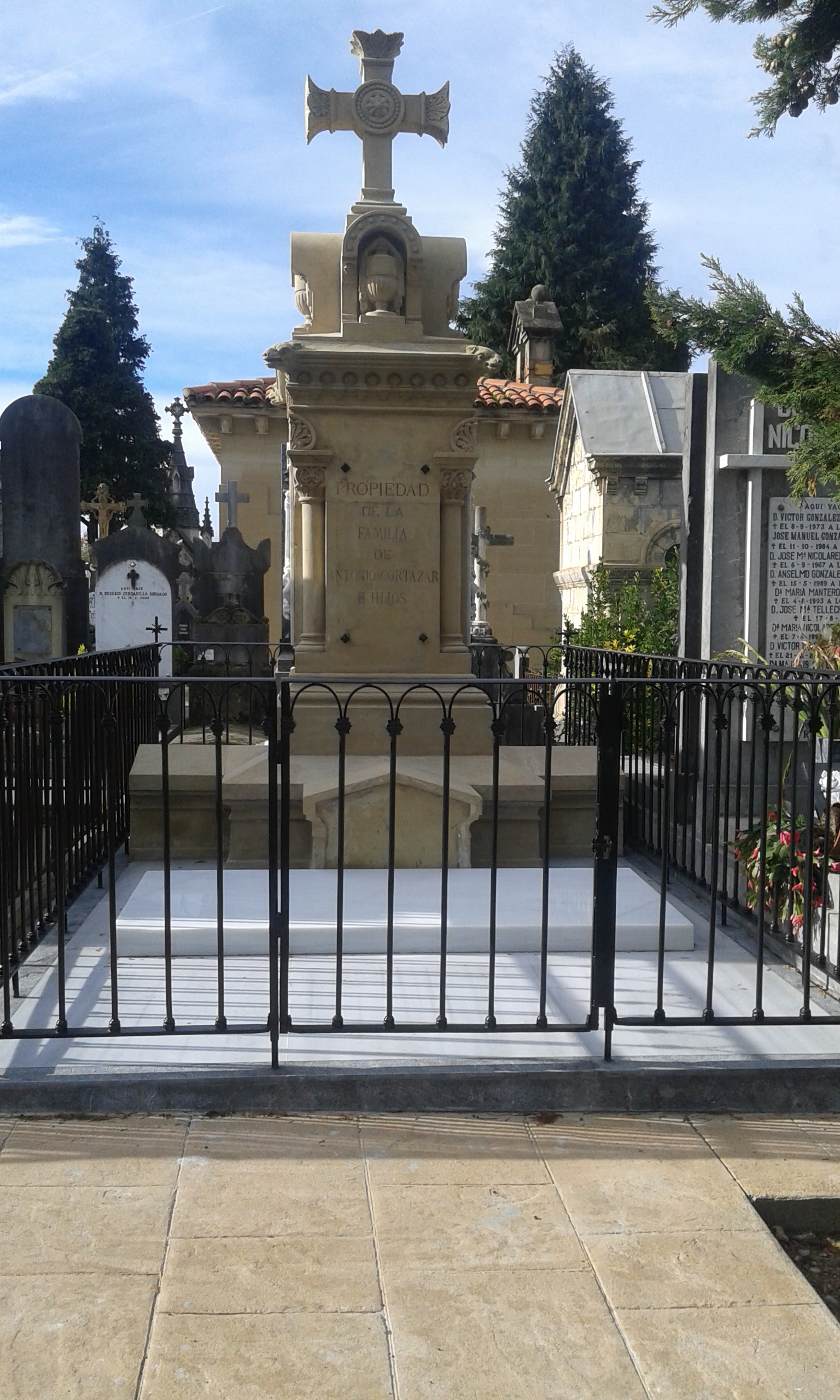 Cortazar Panteoia