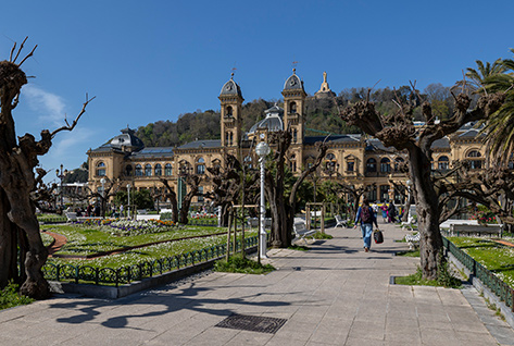 Imagen de Alderdi Eder con el Ayuntamiento al fondo