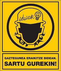 Cartel con la silueta de una cabeza y casco militar y el texto 'Gaztegunea eraikitze bidean. Sartu gurekin!' 