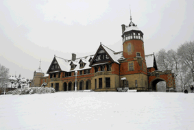 Fotografa del palacio de Miramar cubierto de nieve