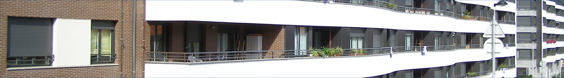 Fotografa de los balcones en la fachada de un edificio